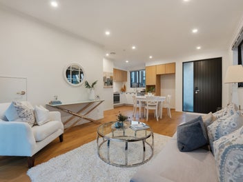 Sharply Priced Freehold Starter - Central Manukau!