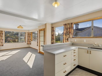 Sunny, Easy-Care Living in Prime Spot