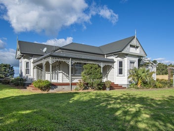 Country elegance with space, style &...