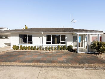 Sun-Filled Living, Prime Location