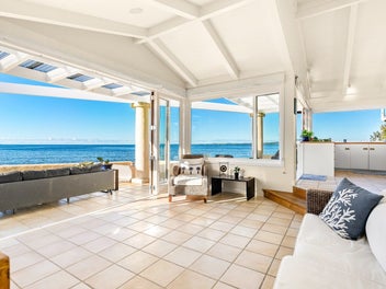 Absolute Milford Beachfront