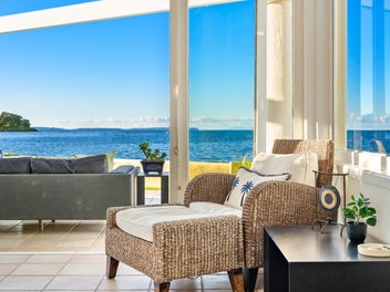 Absolute Milford Beachfront