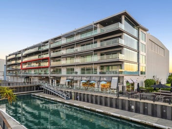 A Front-Row Seat on the Harbour's Edge