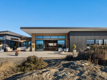 Executive Lifestyle! Expansive Skies!