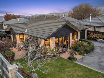 A Private, Easy-Care Retreat in Redwoodtown