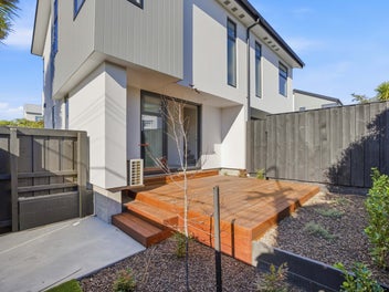 Sun-Filled New Home with Two Ensuites