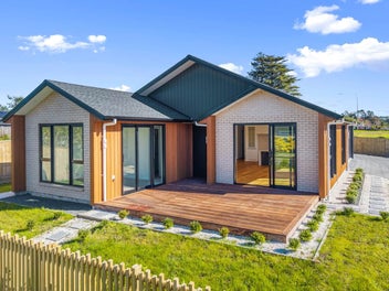 NEW Riverhead Home & Income