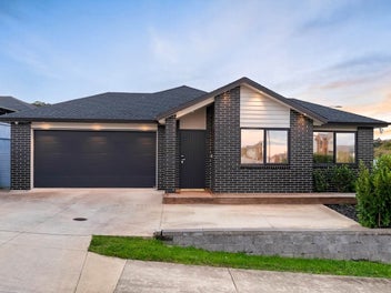 Extended Family Living Made Easy - A MUST SELL!