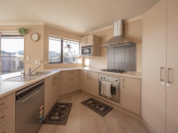 Stylish, sun-filled living in Kelvin Grove