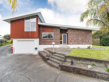 Huge Family Home + Great Garaging