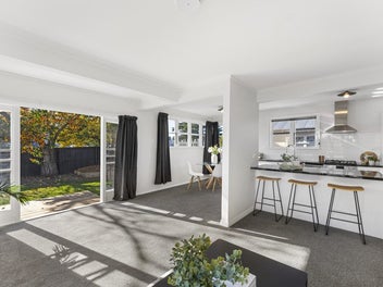 Bright, Beautiful & Refreshed Family Bungalow