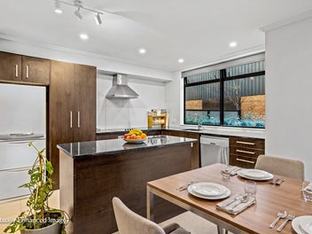 MODERN BRICK BEAUTY - SPACE FOR THE WHOLE FAMILY!