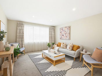 Stylish, Sun-Filled & Super Convenient