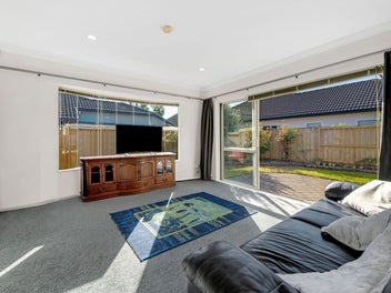 Easy Family Living on Freehold Title