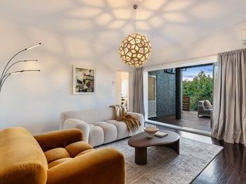 DGZ APT WITH VIEWS - Enq Over $999,000