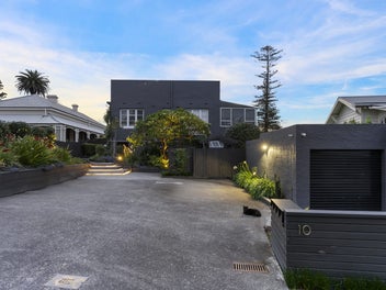 DGZ APT WITH VIEWS - CALL US NOW