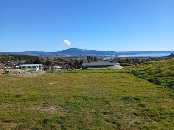Lynmore Heights -H&L packages with stunning views!