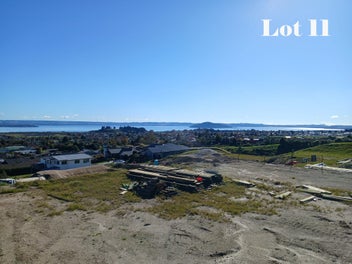 Lynmore Heights -H&L packages with stunning views!