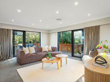 Elegant Living in Secluded Setting