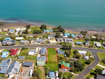 WATER VIEWS & OUTSTANDING VALUE