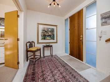 Location, School Zones, & Easy Access to Motorway