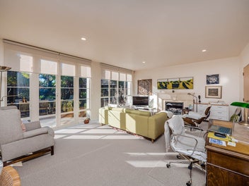 Sunnyhills School Zone & Easy Access to Motorway