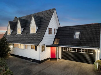 Substantial Colonial Charmer - on 910m2