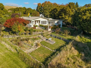 Unique combination; home, large shed and bush