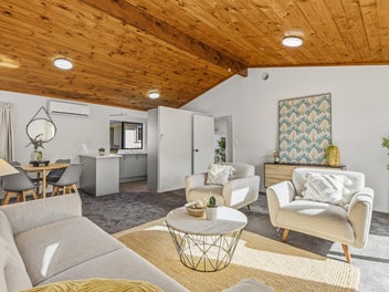 Renovated & Ready in Opaheke
