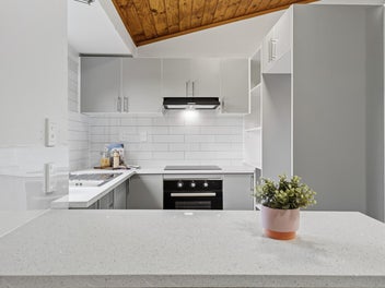 Renovated & Ready in Opaheke