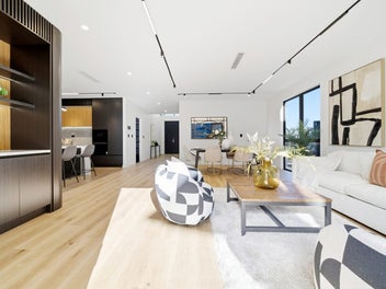 Coastal Calm Meets Contemporary Charm