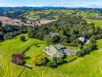 40.98ha Lifestyle Estate in Prestigious Whitford