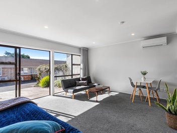 Renovated Studio + Yard – Must Sell