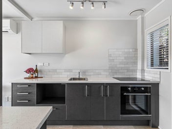 Renovated Studio + Yard – Must Sell