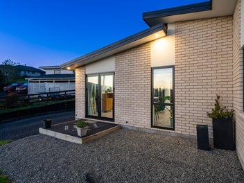 King’s Birthday Weekend | Viewings By Appointment