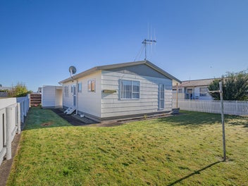 Little Cutie in Nikau