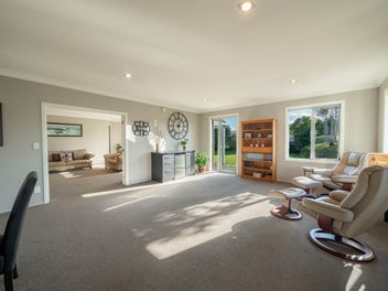 Contemporary Comfort On Northwood Avenue!