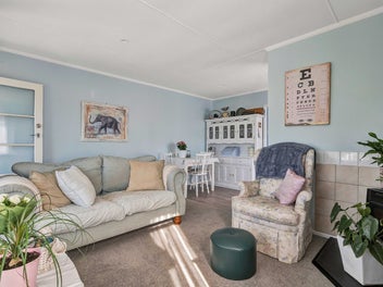 Charming Home - Peaceful Setting