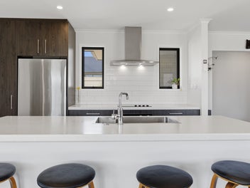 Immaculate Family Living in Whalers Gate
