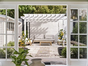 TOP QUALITY RENO - WITH GARAGING++