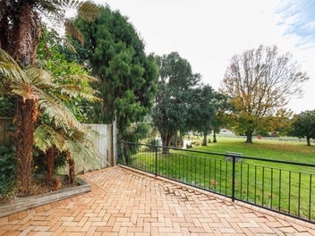 Prestigious Parkside on a Grand Scale