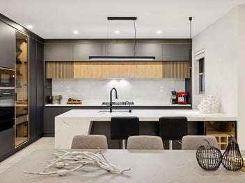 Modern Family Living in Prestigious Riverhead