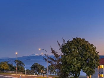 Lakefront Convenience – Lock, Leave and Enjoy