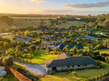 EASY LIVING WITH BEAUTIFUL RURAL VIEWS