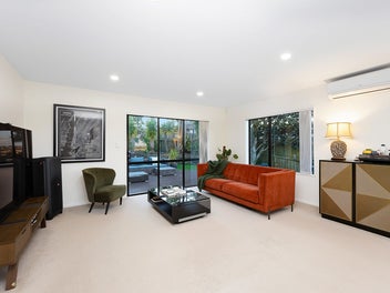 Sun, Space & Solid Brick Living