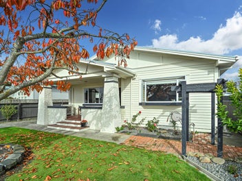 Bungalow beauty with great garaging