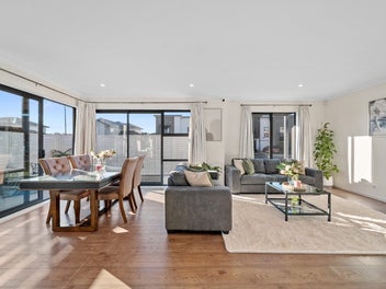 Modern Family Home in Prime Swanson Location