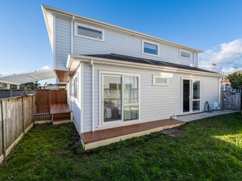 Spacious Modern Family Living