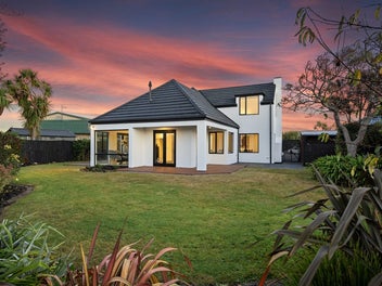 Exceptional Coastal Family Haven