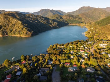Fully Furnished Tennyson Inlet Bach